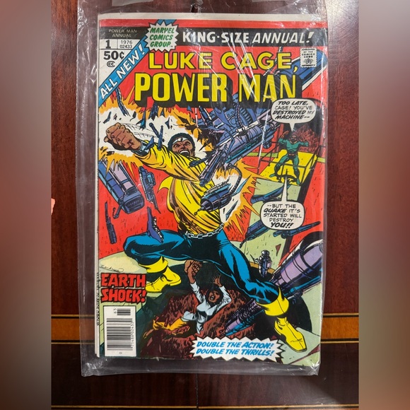 Marvel Luke Cage Power Man Comic - Red Yellow Blue Issue 1 1976 print